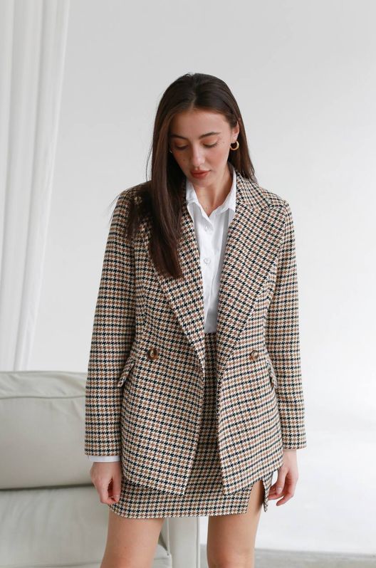 Костюм из твида с приталенным жакетом и юбкой мини принт гусиная лапка