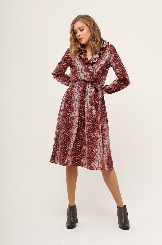 Плаття з рюшами на запах зміїний принт бордове