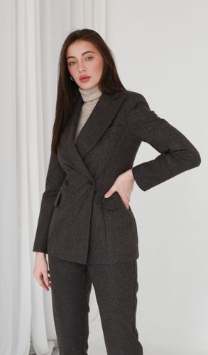 Піджак приталений двобортний із кашеміру в клітинку коричневий