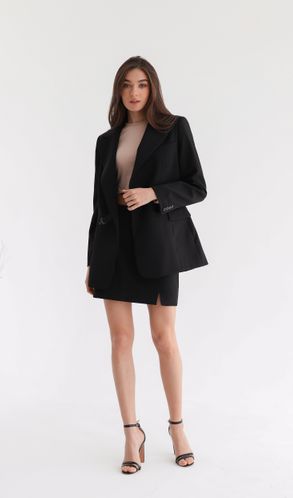 Костюм классический приталенный Пряжка с жакетом и юбкой на подкладе черный