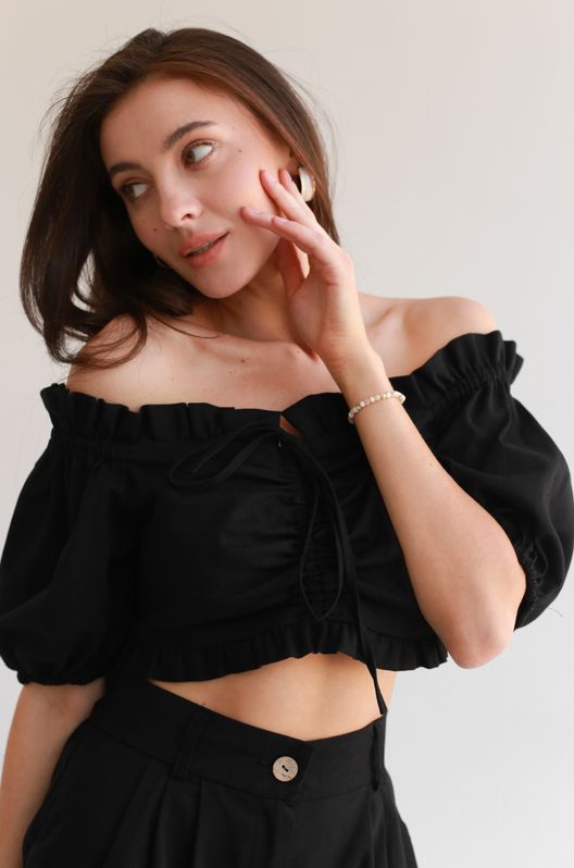 Топ лляний з рюшами на кулісці чорний
