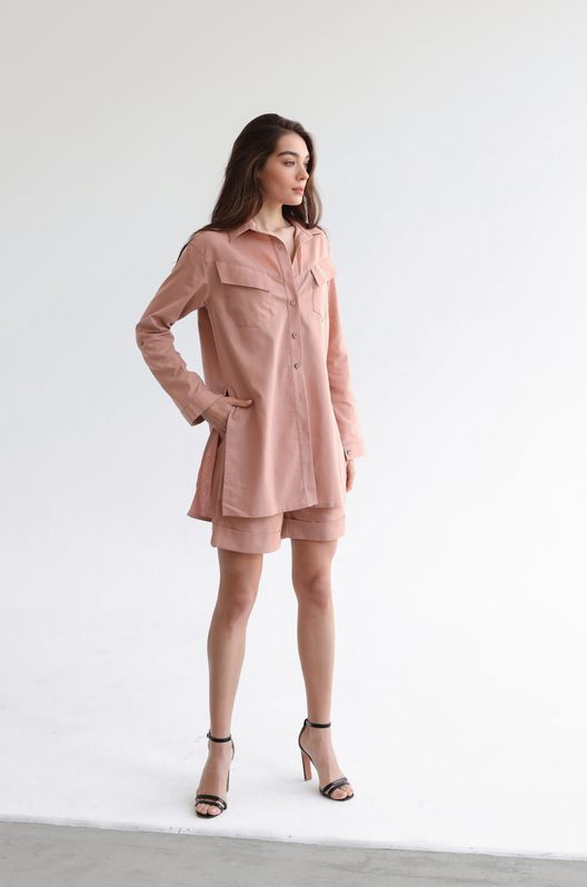 Костюм лляний сорочка з розрізом і шорти класика пудровий