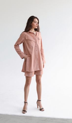 Костюм лляний сорочка з розрізом і шорти класика пудровий
