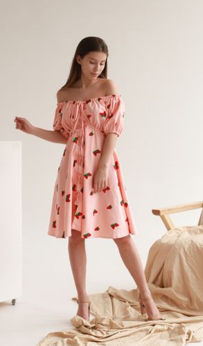 Платье изо льна с принтом Клубничка Розовое