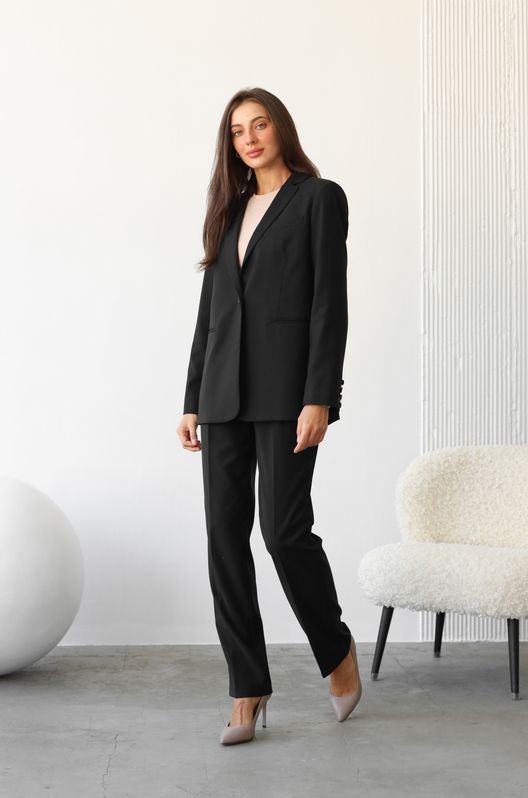 Костюм классический Лондон жакет прямого кроя с розовой петлей и брюки зауженные черный