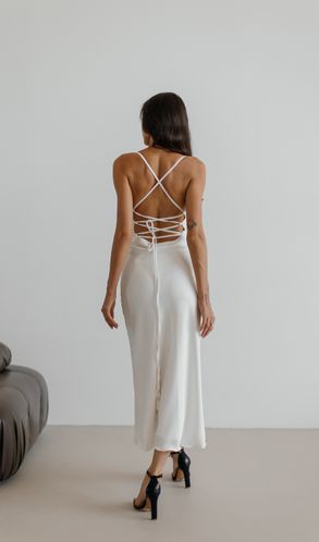 Платье-комбинация из шелка Adriana cо шнуровкой сзади молочное