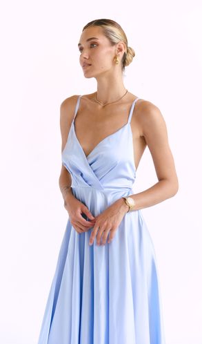 Платье шелковое Amelia с открытой спинкой и красивым бантом голубое