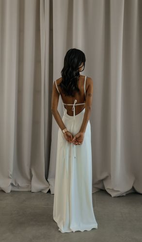 Плаття із шовку Luna Maxi на тонких бретелях максі Молочна