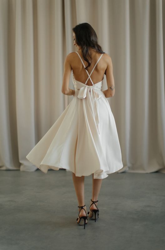 Плаття шовкове Amelia з відкритою спинкою та красивим бантом Кремове
