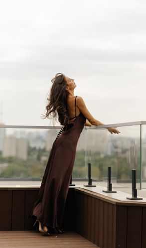 Платье из шелка Luna Maxi на тонких бретелях макси  Шоколадный