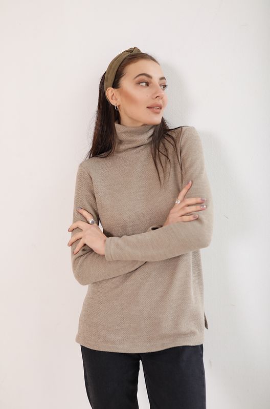 Свитер из плотной вязки  Бежевый